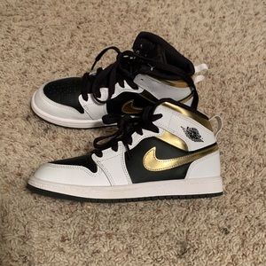 Nike Air Jordan Retro 1 EUC Boys Size 2